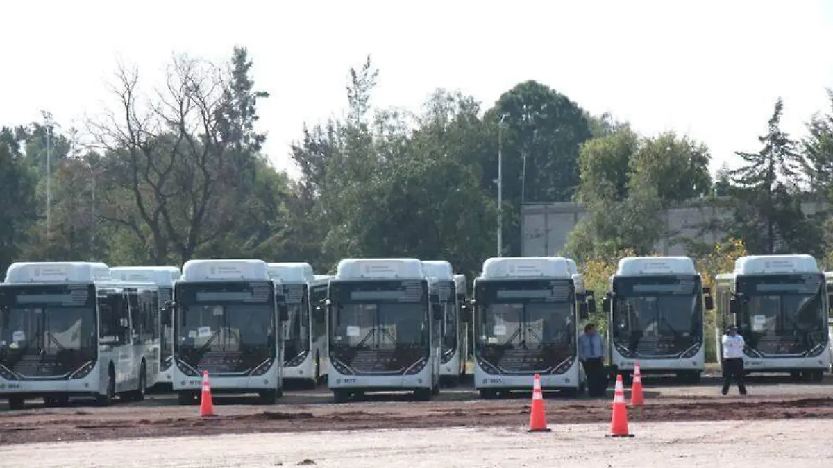 Llegada de la línea 4 de RUTA provoca quejas… de taxis piratas